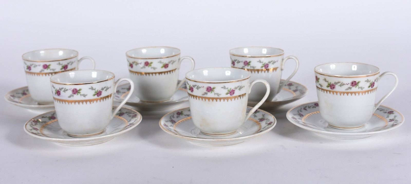 Seis xícaras com pires de porcelana Steatita. - foto 2 de 4