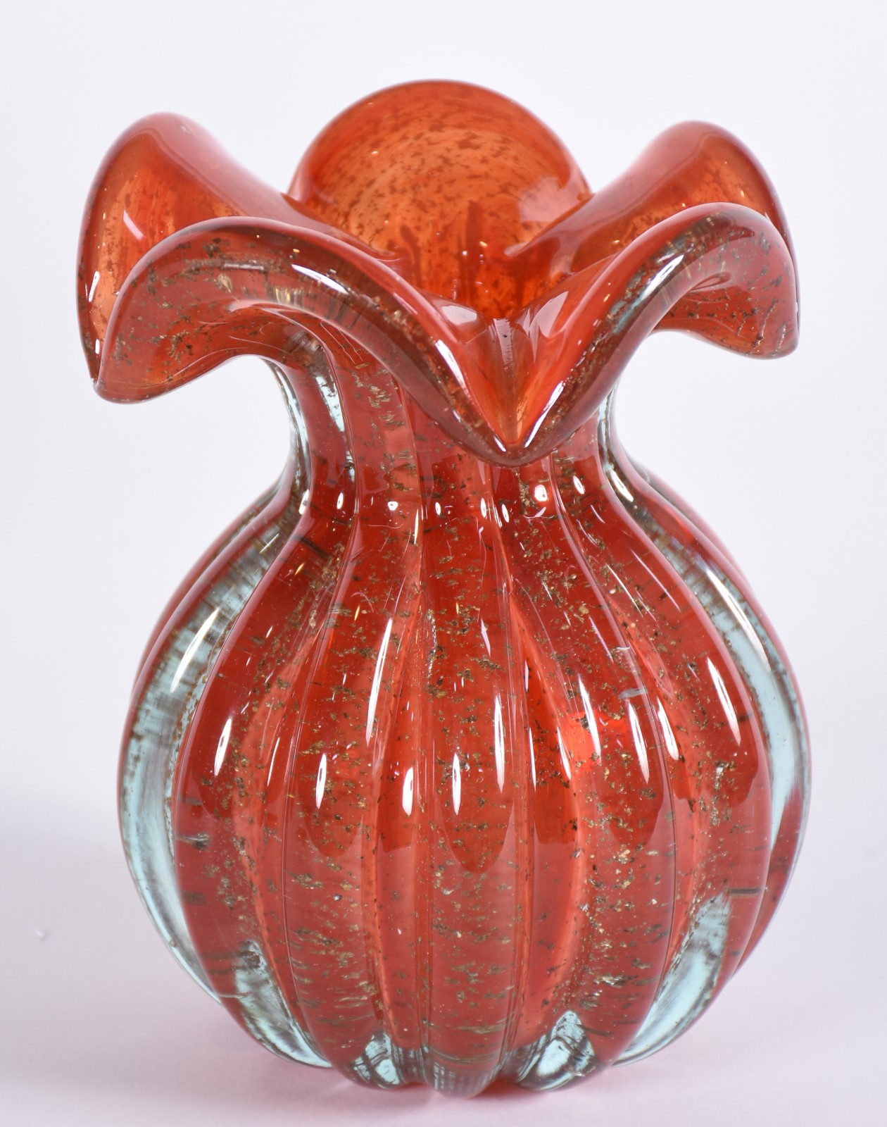 Vaso de vidro decorativo na cor laranja. - foto 1 de 3