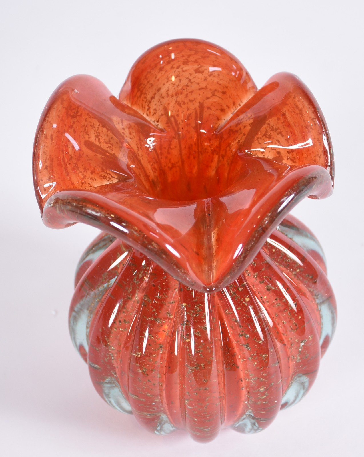 Vaso de vidro decorativo na cor laranja. - foto 2 de 3