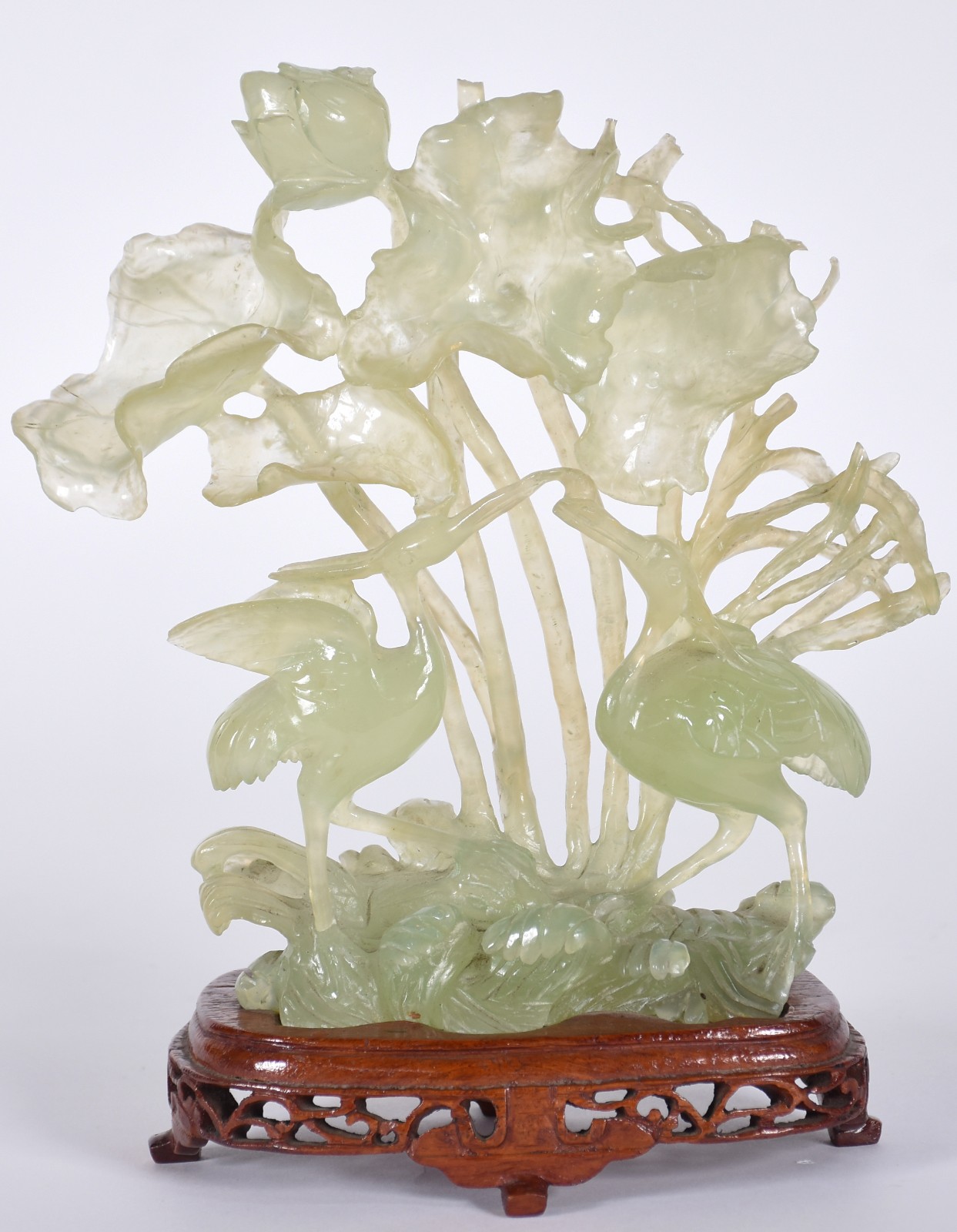 Escultura de pedra dura oriental com base de madeira entalhada (com... - foto 1 de 5