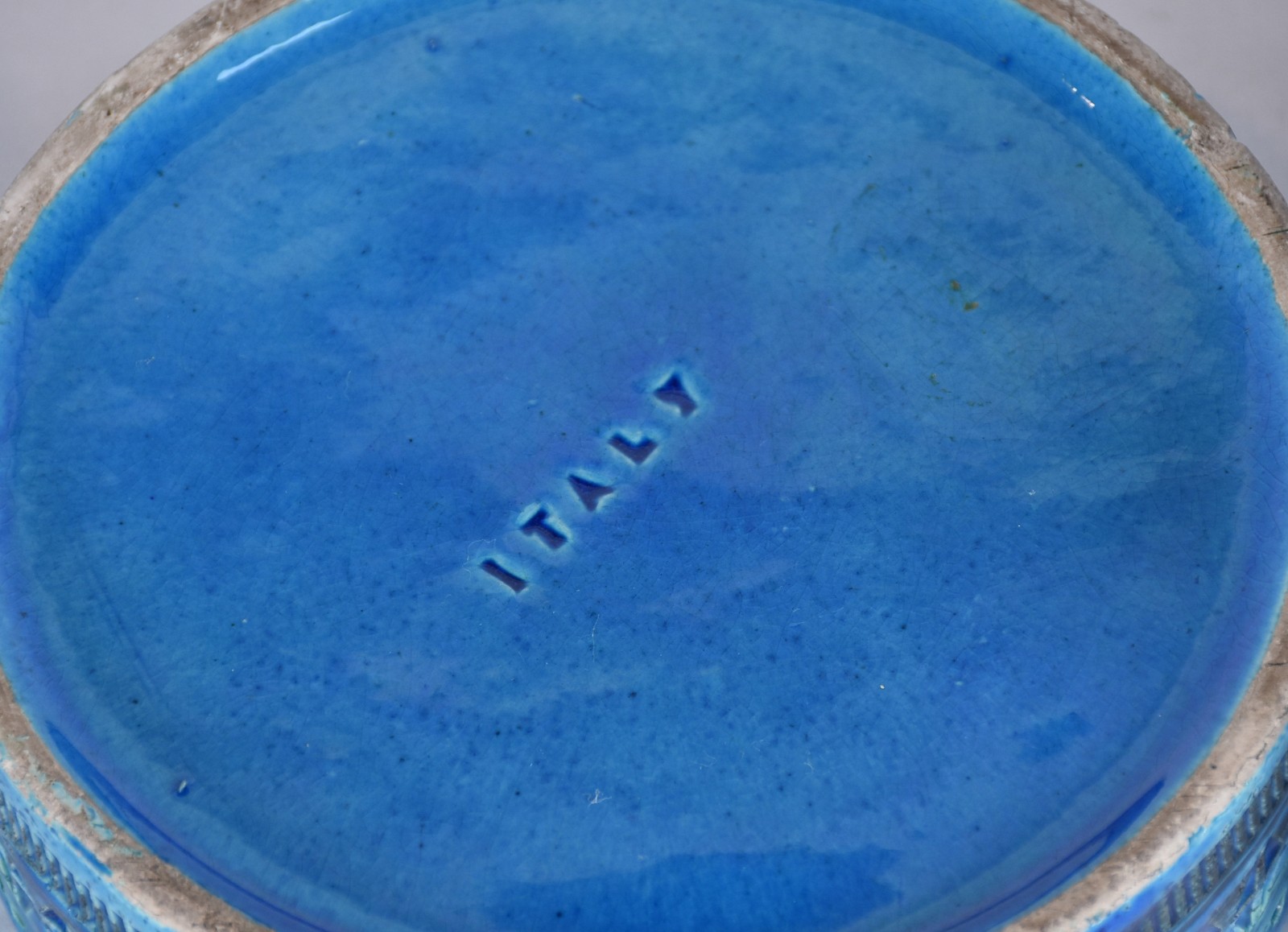Três peças de cerâmica italiana na cor azul composto de: jarra... - foto 5 de 6