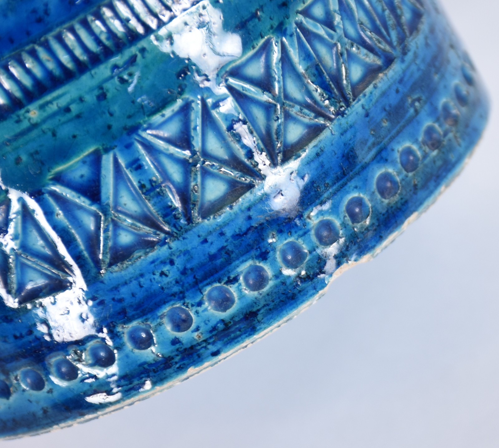 Três peças de cerâmica italiana na cor azul composto de: jarra... - foto 6 de 6