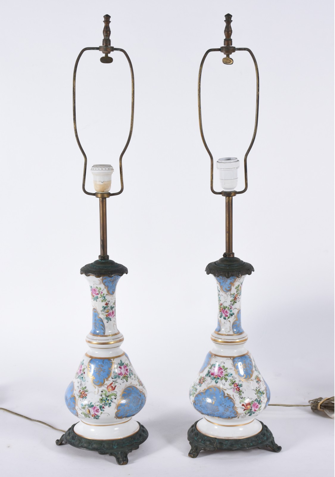 Par de elegantes abatjoures de porcelana francesa de Sèvres, fundo... - foto 2 de 3