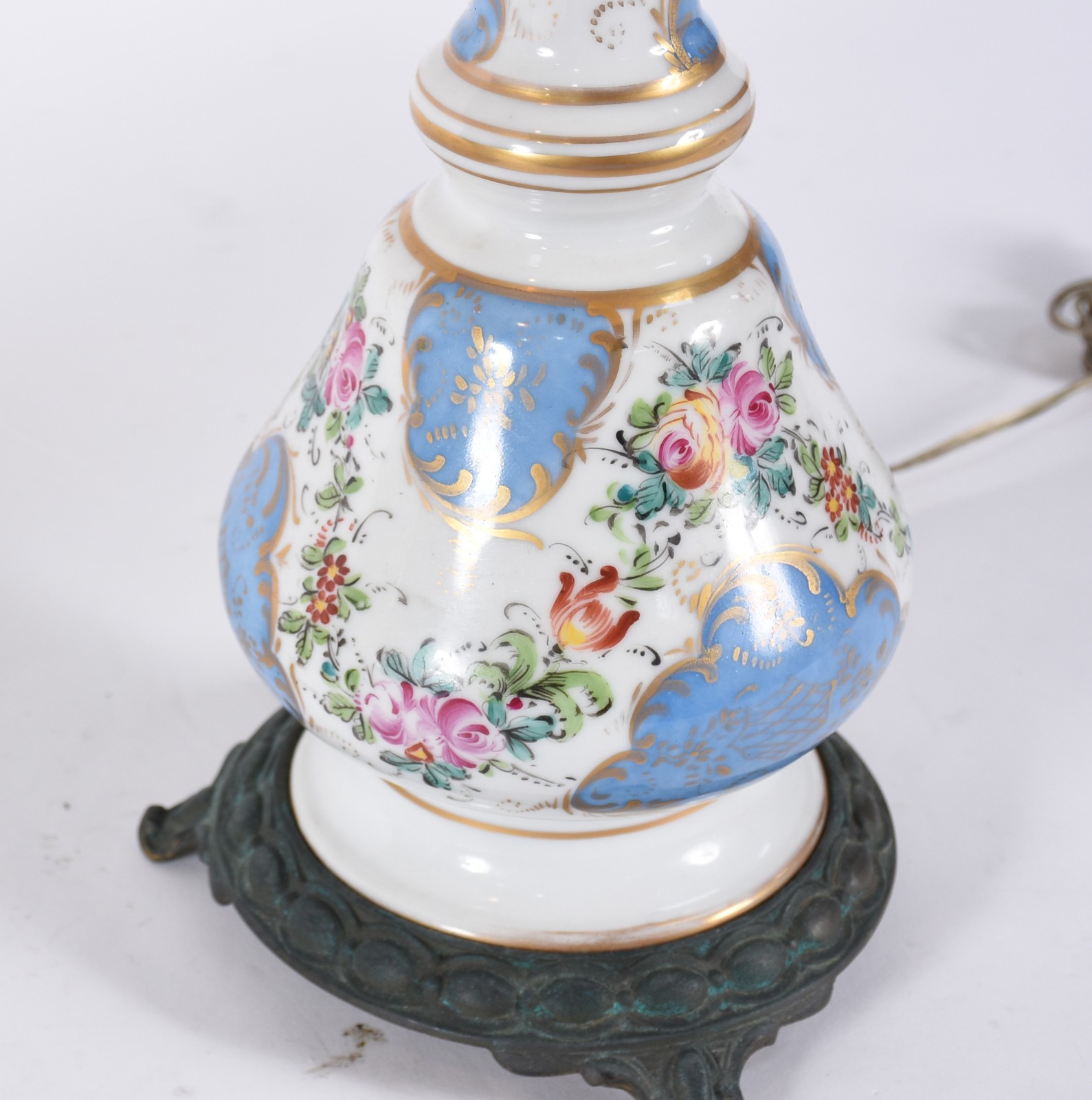 Par de elegantes abatjoures de porcelana francesa de Sèvres, fundo... - foto 3 de 3