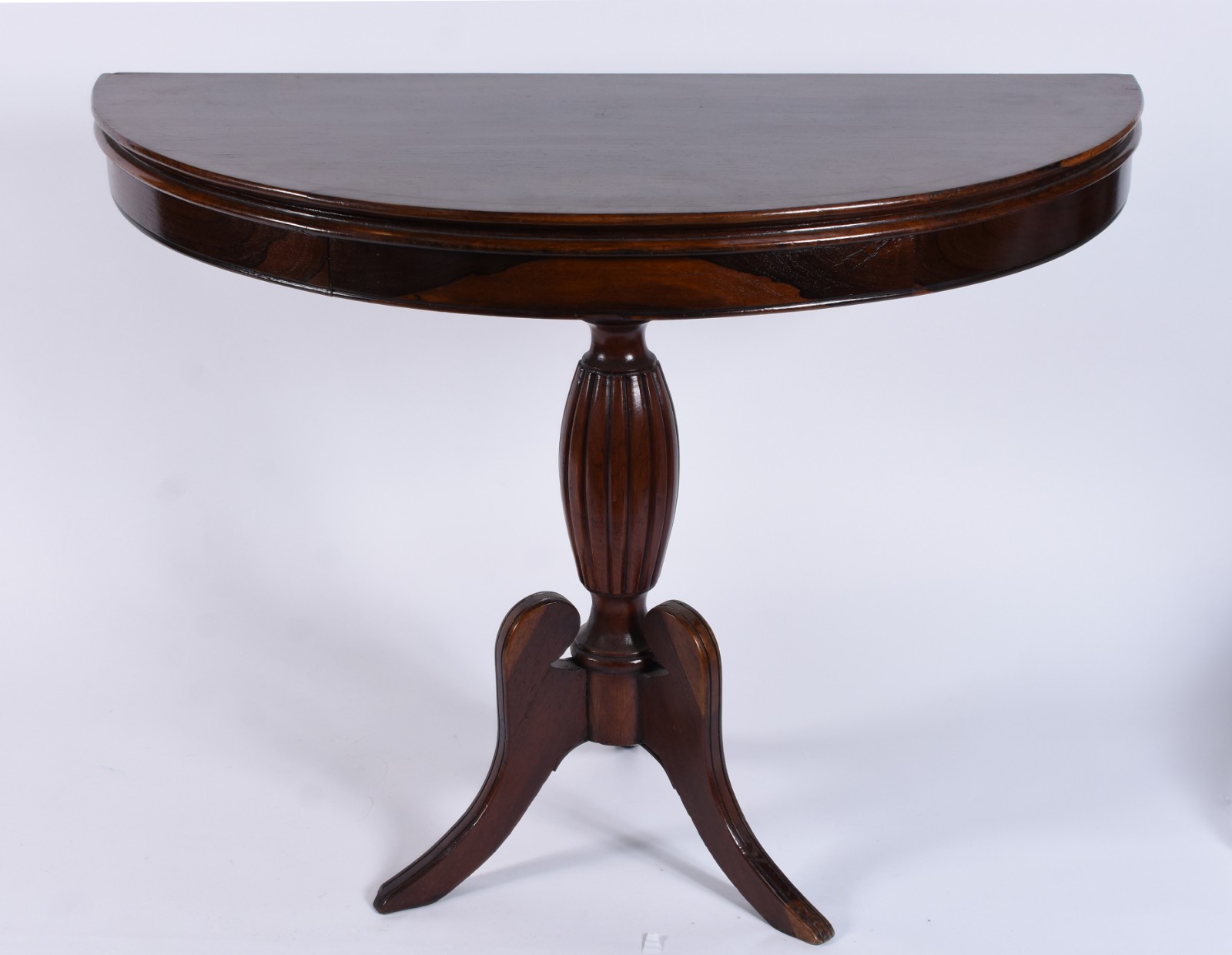 Mesa de jacarandá feitio meia lua, tampo dobrável ficando no formato... - foto 3 de 6