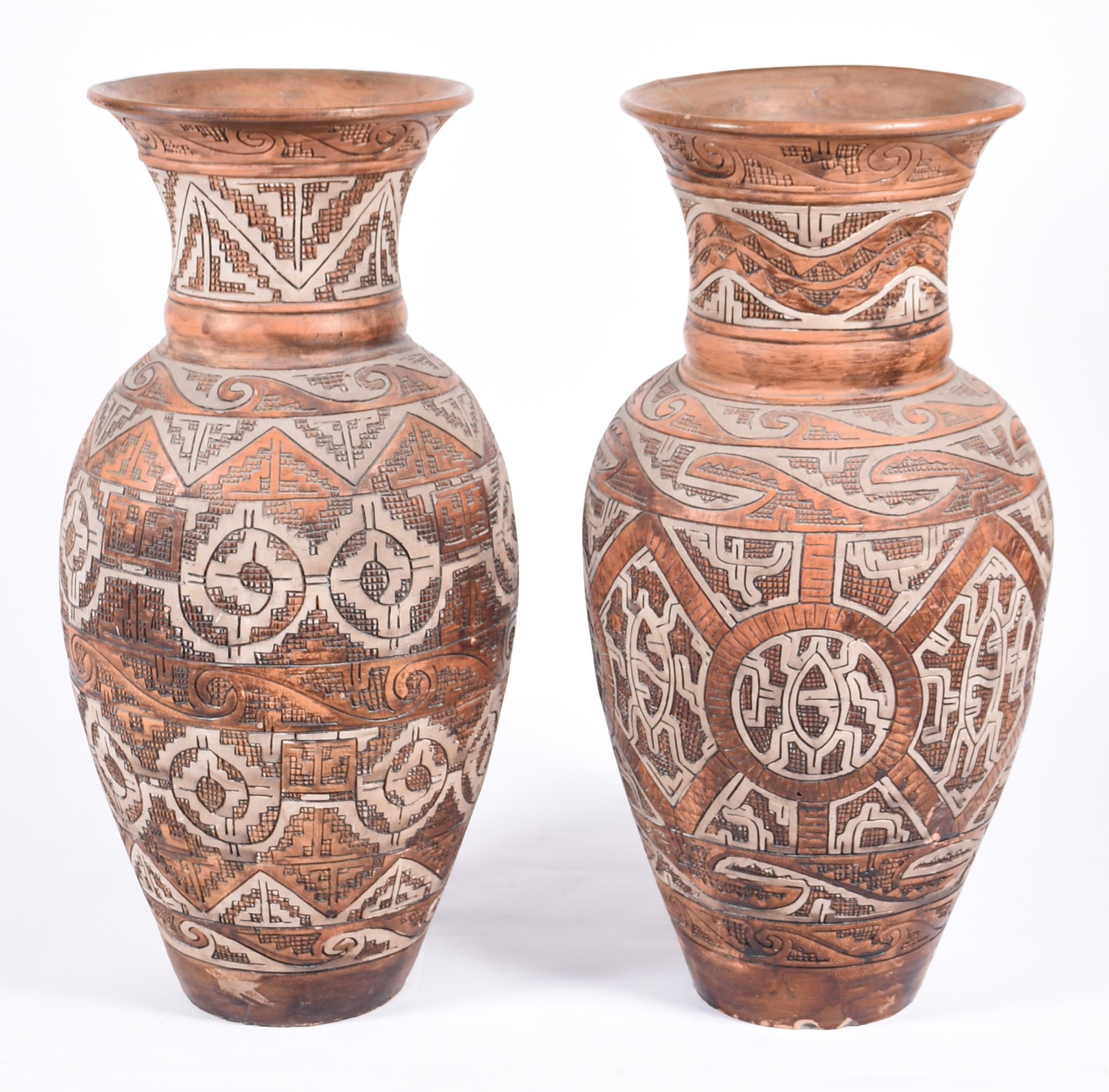 Par de vasos marajoara de cerâmica, um deles com pequeno bicado na... - foto 1 de 5