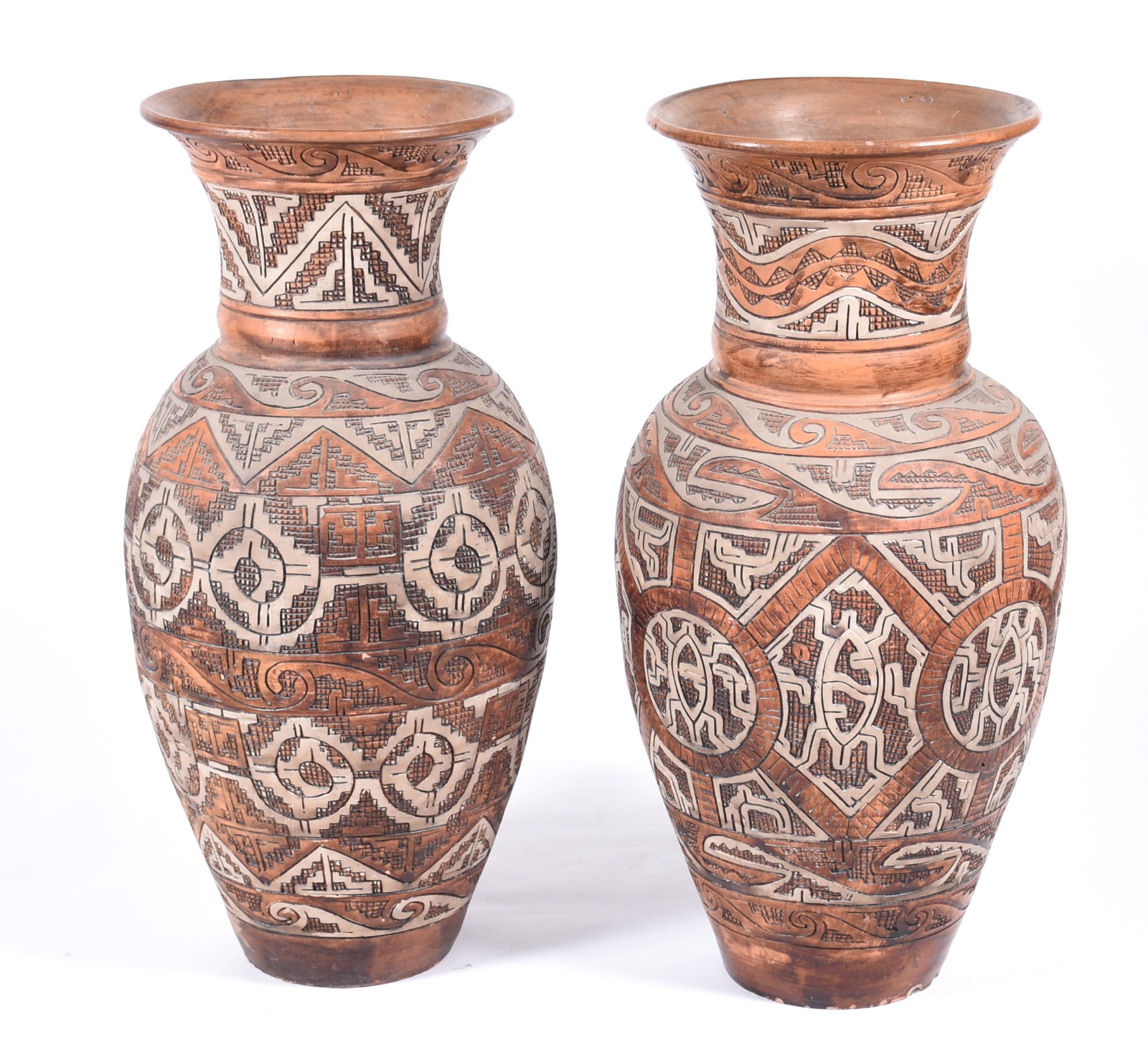 Par de vasos marajoara de cerâmica, um deles com pequeno bicado na... - foto 2 de 5