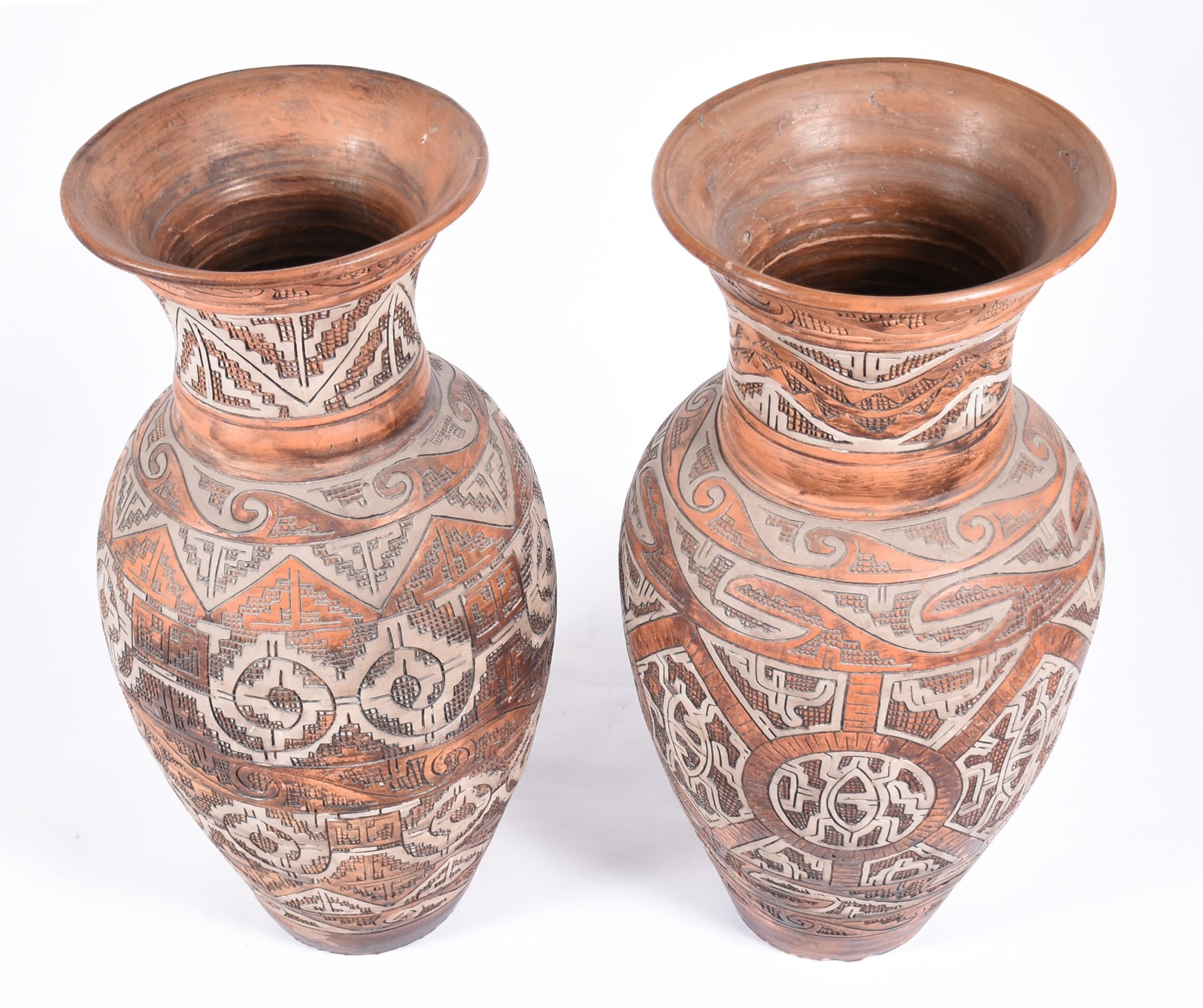 Par de vasos marajoara de cerâmica, um deles com pequeno bicado na... - foto 4 de 5