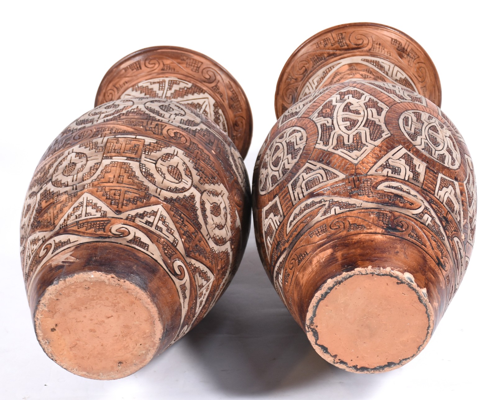 Par de vasos marajoara de cerâmica, um deles com pequeno bicado na... - foto 5 de 5