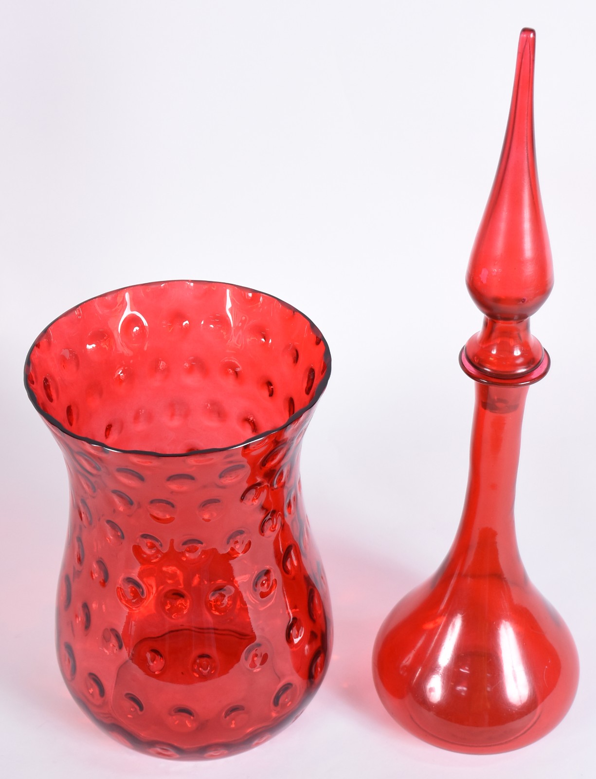 Duas peças de vidro vermelho (garrafa descascando). - foto 2 de 5