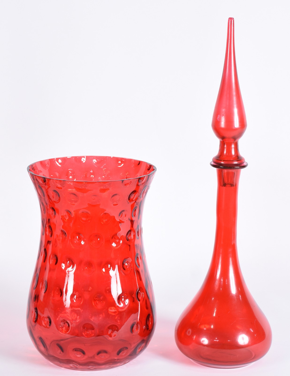 Duas peças de vidro vermelho (garrafa descascando). - foto 1 de 5