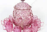 Poncheira de cristal rosa com concha e 10 canecas  - Poncheira de cristal rosa com concha e 10 canecas 
