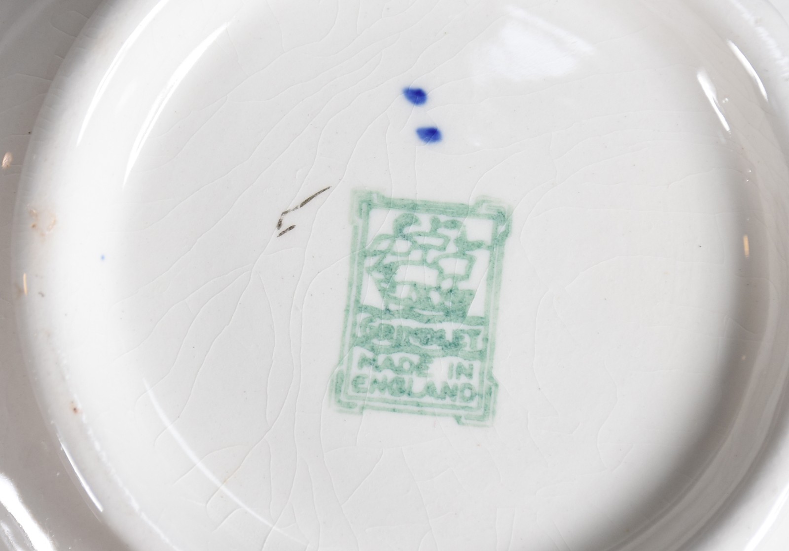 Diversas peças, sendo parte de aparelho de chá/café de faiança... - foto 6 de 7