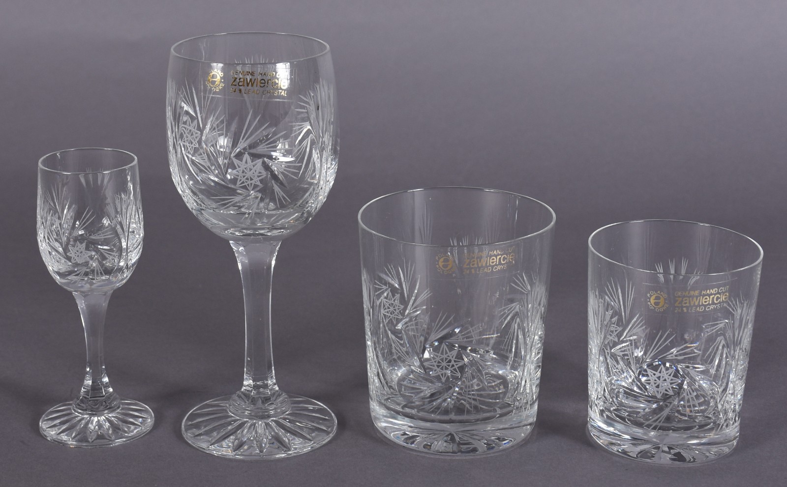 Conjunto de cristal lapidado, sendo 6 cálices para vinho, 6 para... - foto 3 de 5