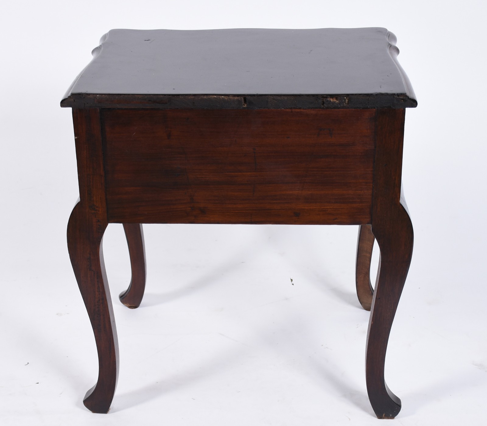 Mesa de cabeceira de madeira nobre com 1 gaveta, estilo Chipendale. - foto 5 de 5