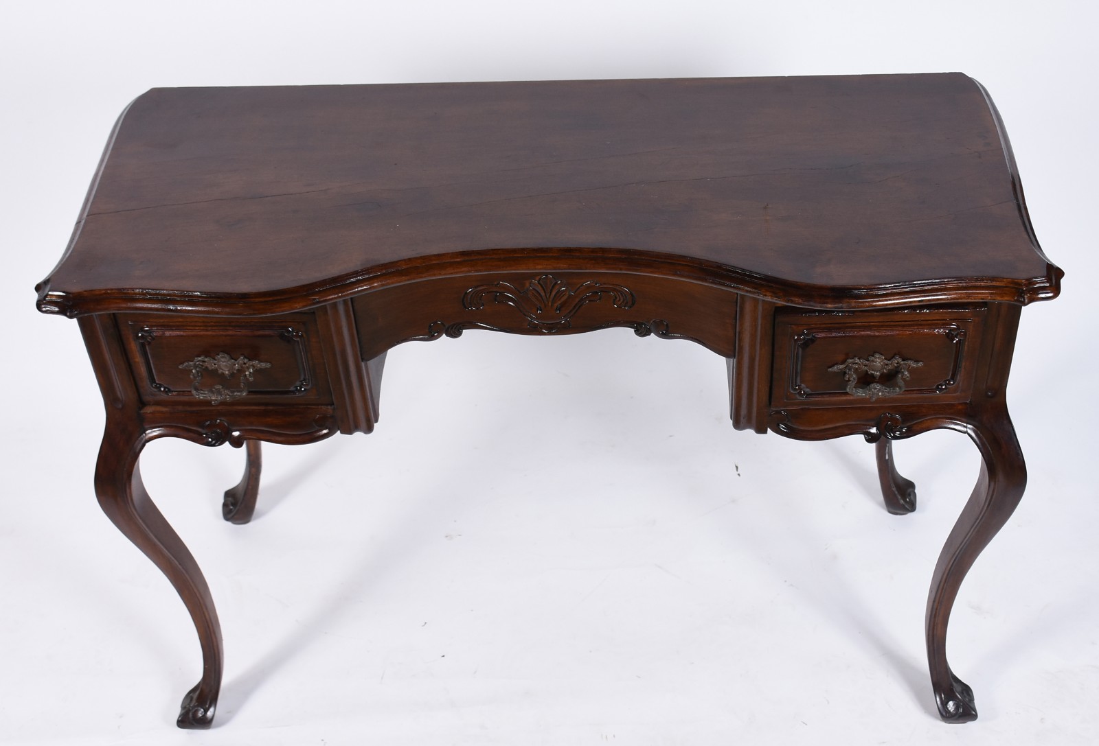 Mesa de escritório de madeira nobre com 2 gavetas, saia entalhada... - foto 3 de 5