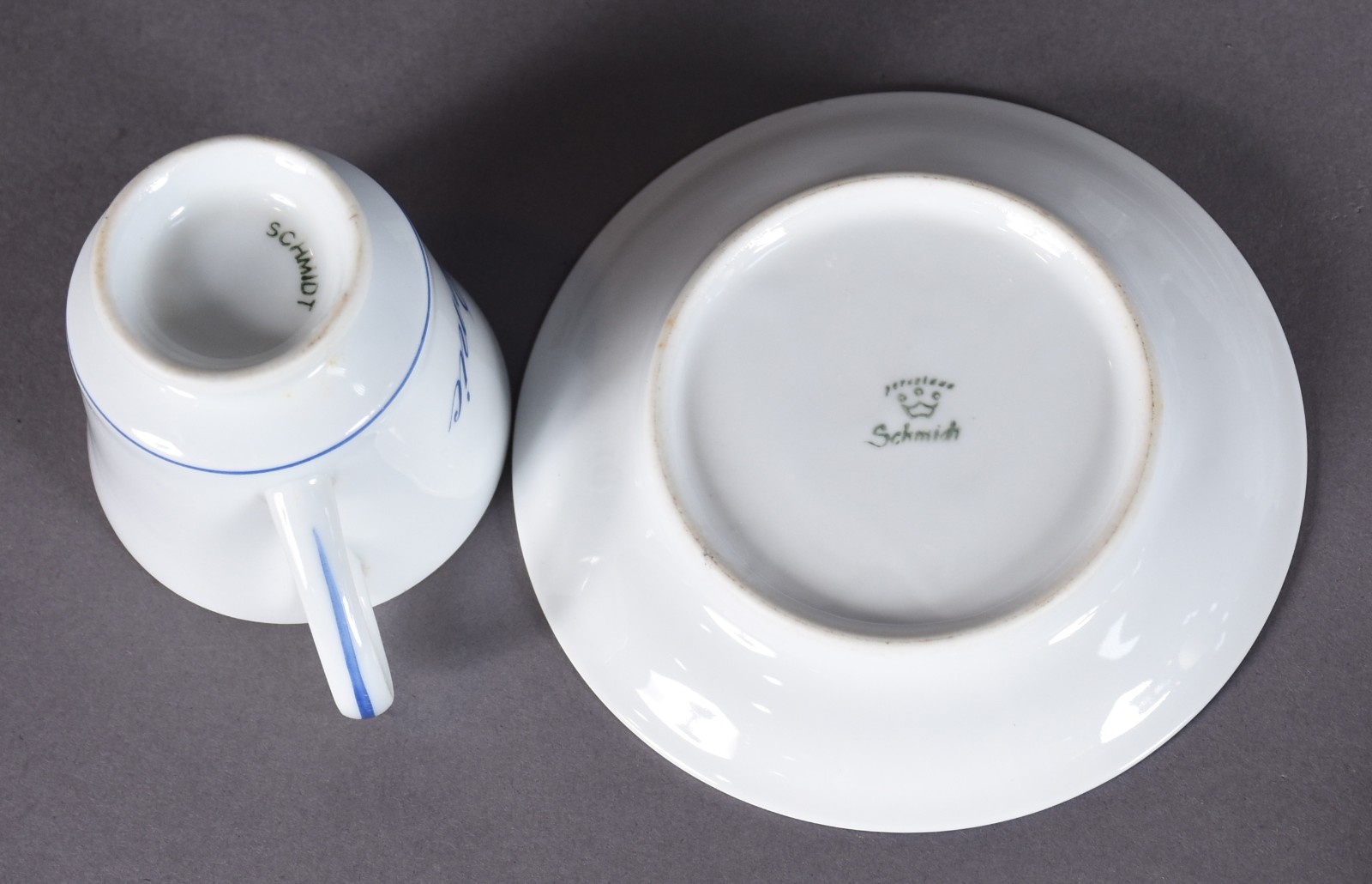 Lote com 25 xícaras com pires de porcelana Schmidt. - foto 6 de 6