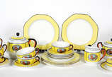 Serviço chá de porcelana NORITAKE, decorada com... - Serviço chá de porcelana NORITAKE, decorada com flores em policromia sobre fundo amarelo com guirlandas em preto e branco, composto de 6 xícaras...