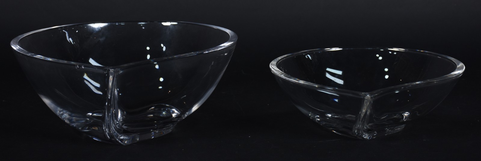 Dois bowls de cristal alemão Nachtmann, feitio "gota", marcados na... - foto 1 de 4