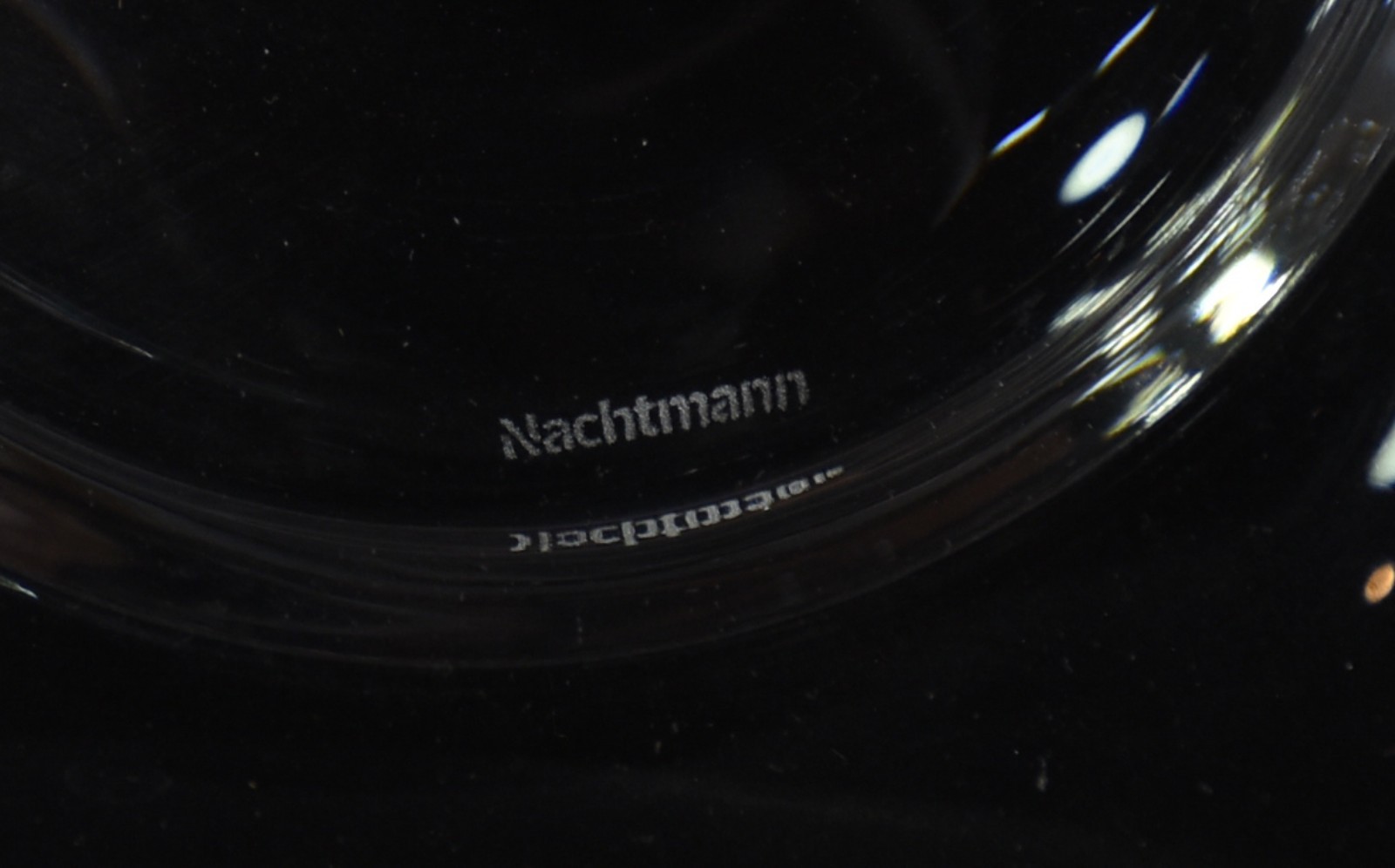 Dois bowls de cristal alemão Nachtmann, feitio "gota", marcados na... - foto 3 de 4