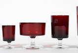 Serviços de copos vermelhos sendo: 11 para água... - Serviços de copos vermelhos sendo: 11 para água, 10 para vinho, 12 para champagne e 12 para licor . Acompanham   6 copos para vinho em modelo fa...