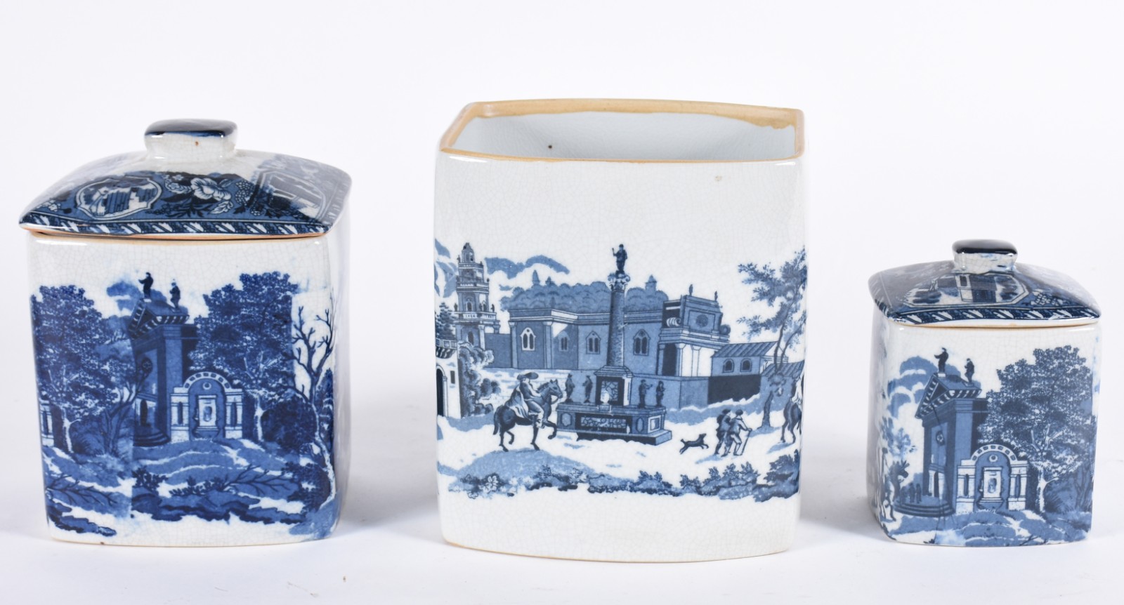 Três potiches de porcelana oriental decorados com cenas típicas em... - foto 1 de 5