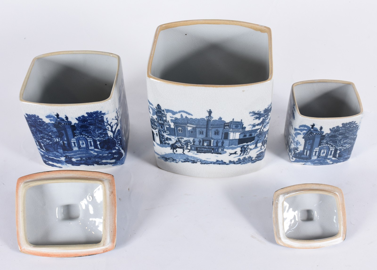 Três potiches de porcelana oriental decorados com cenas típicas em... - foto 3 de 5
