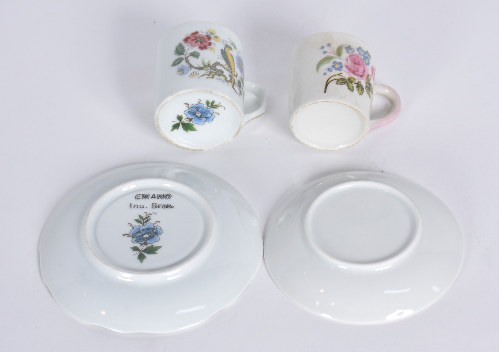 Conjunto composto de: 11 xícaras para café de porcelana floral e 6... - foto 4 de 5
