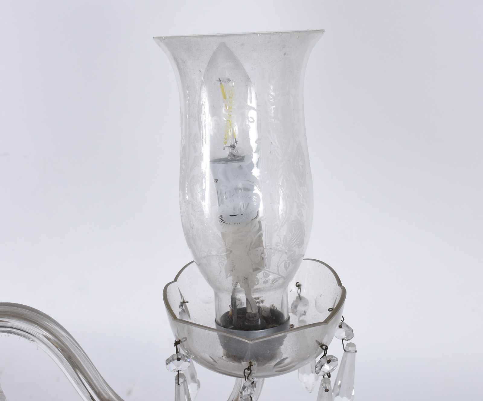 Lustre de cristal para 3 luzes, mangas lavradas, faltando pingentes. - foto 4 de 4