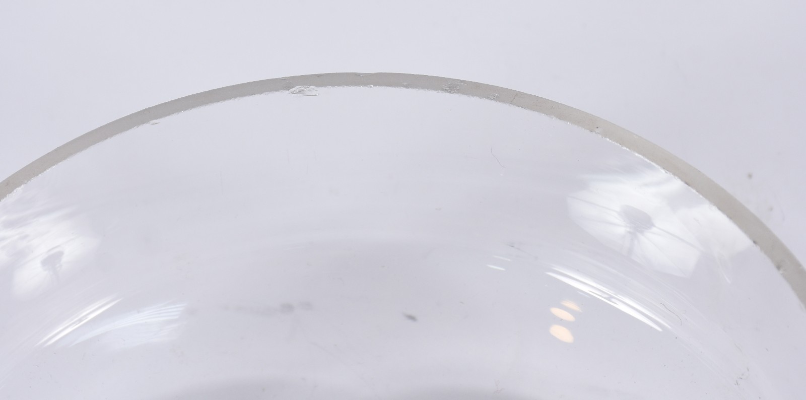 Bowl de cristal com aplicação de guirlandas em metal prateado... - foto 4 de 4