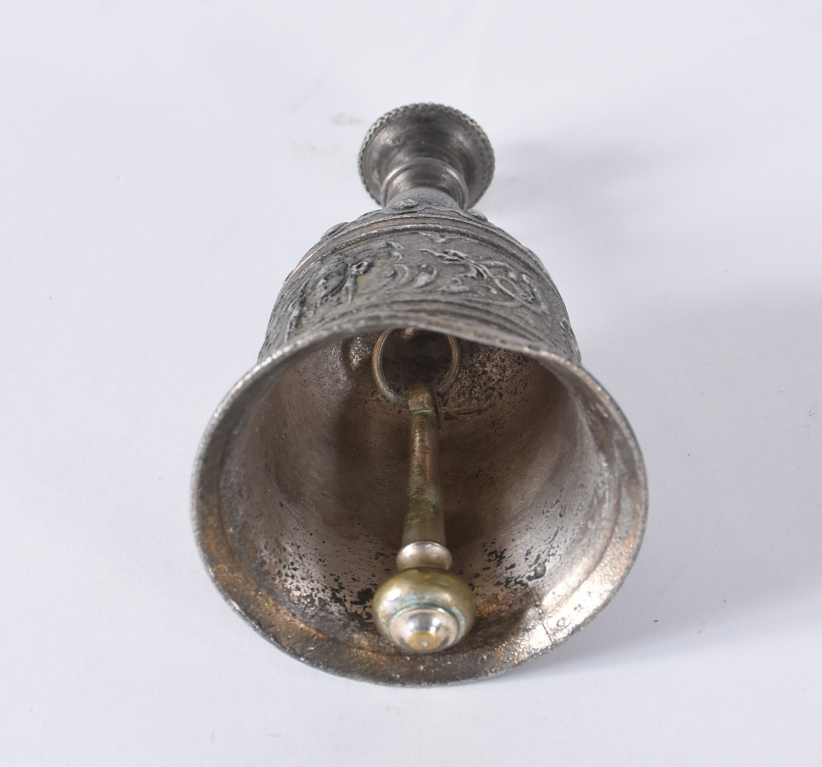 Tinteiro de metal dourado com dois recipientes para tinta de vidro... - foto 6 de 8