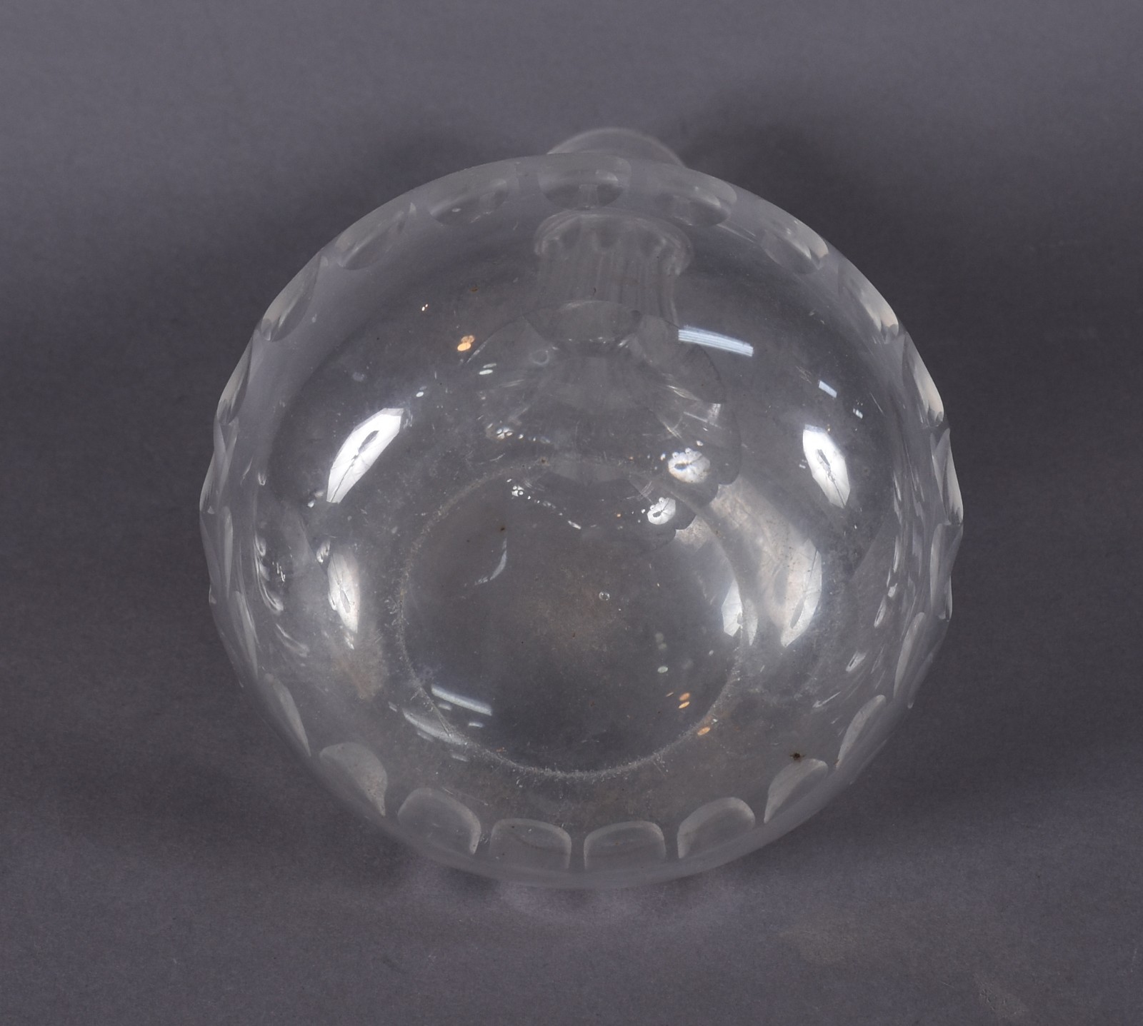 Licoreira de cristal lapidada em gomos facetados, possivelmente... - foto 4 de 4