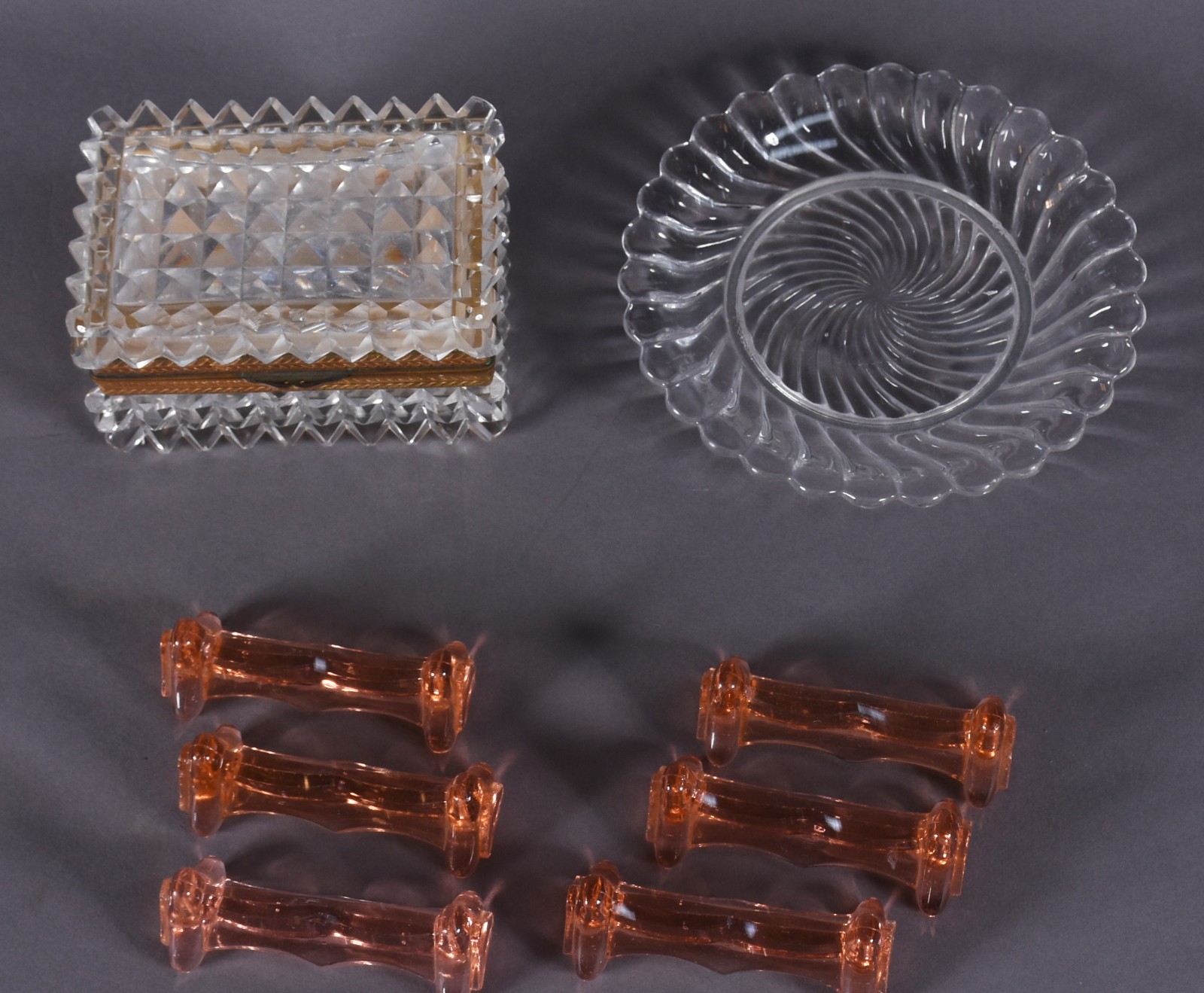 Diversas peças de cristal, sendo: caixa cigarreita com detalhes de... - foto 2 de 9