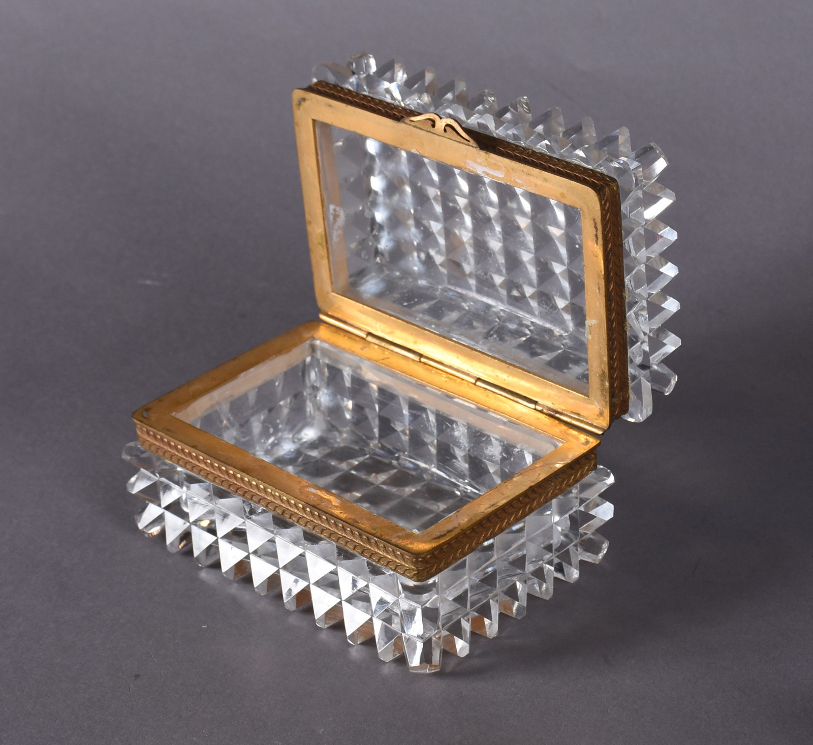 Diversas peças de cristal, sendo: caixa cigarreita com detalhes de... - foto 3 de 9