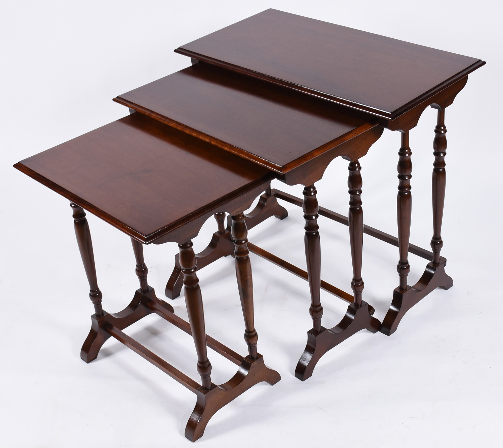 Mesa ninho de madeira nobre, 3 peças, tampos retangulares sobre... - foto 3 de 6