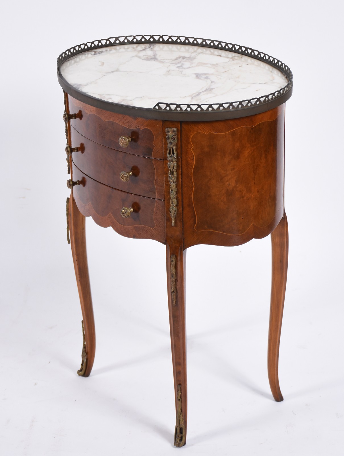 Mesa de madeira nobre estilo frances, 3 gavetas, feitio oval e... - foto 1 de 7