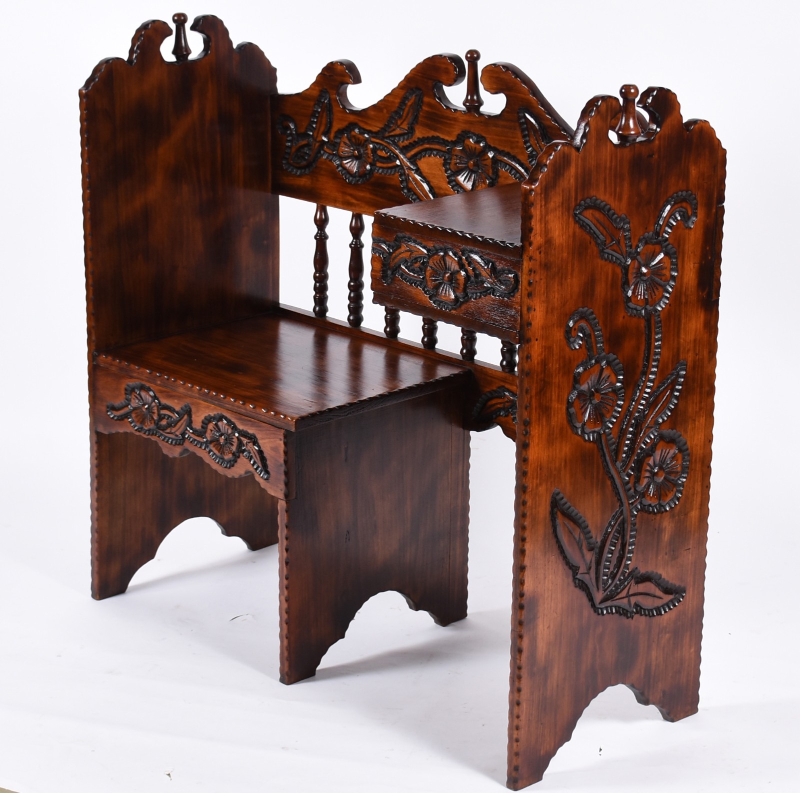 Mesa de madeira nobre para telefone com assento acoplado, entalhes... - foto 1 de 5