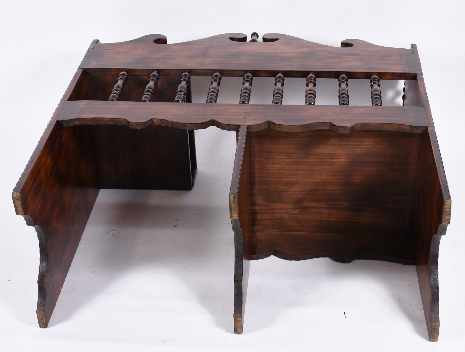 Mesa de madeira nobre para telefone com assento acoplado, entalhes... - foto 5 de 5