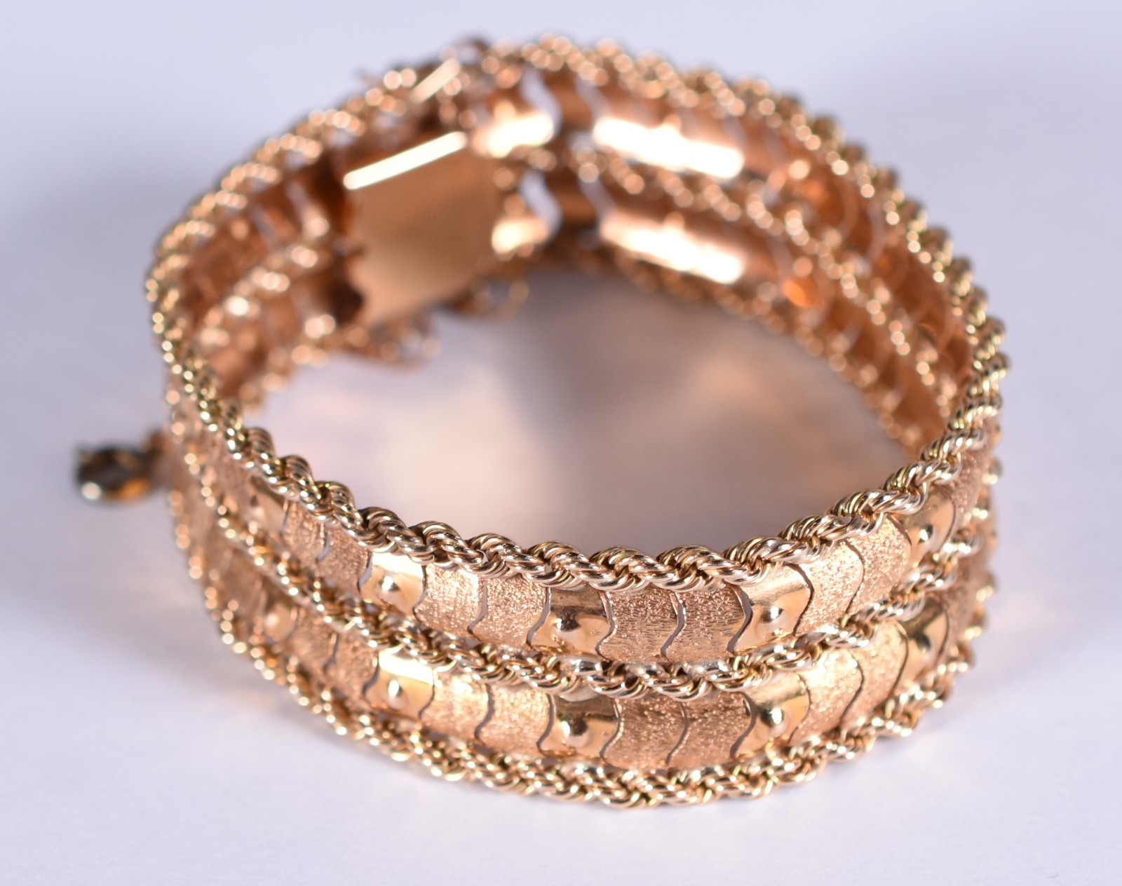 Pulseira de ouro 14k (Por motivos de segurança a peça não se encontra... - foto 3 de 6