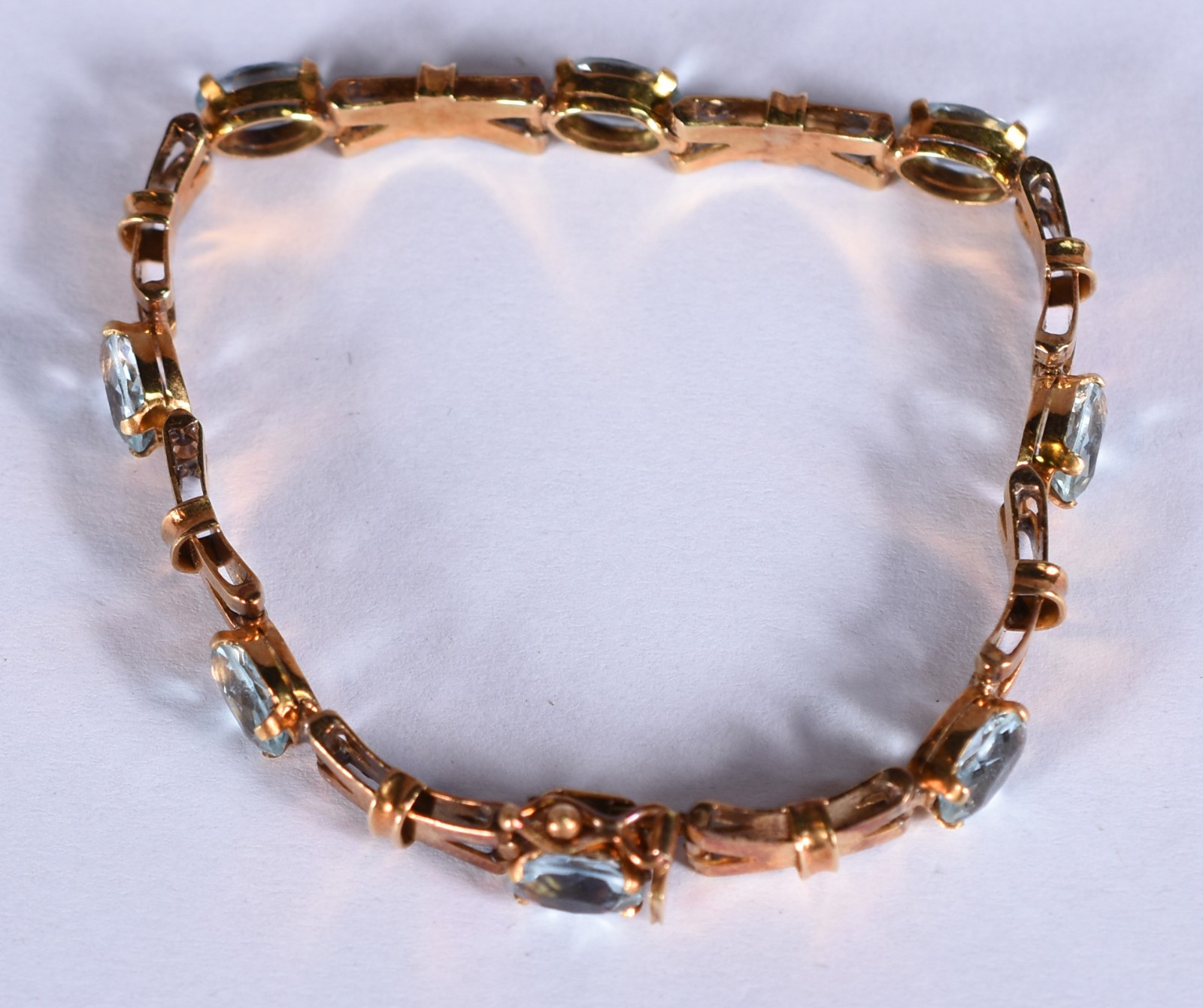 Pulseira de ouro 18k e pedras possivelmente água marinha (Por motivos... - foto 2 de 6