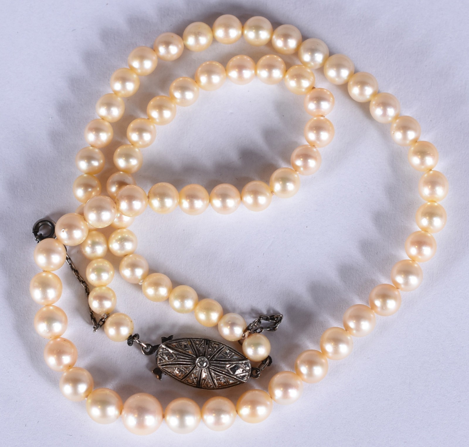 Colar de pérolas com fecho de ouro branco (Por motivos de segurança a... - foto 4 de 4