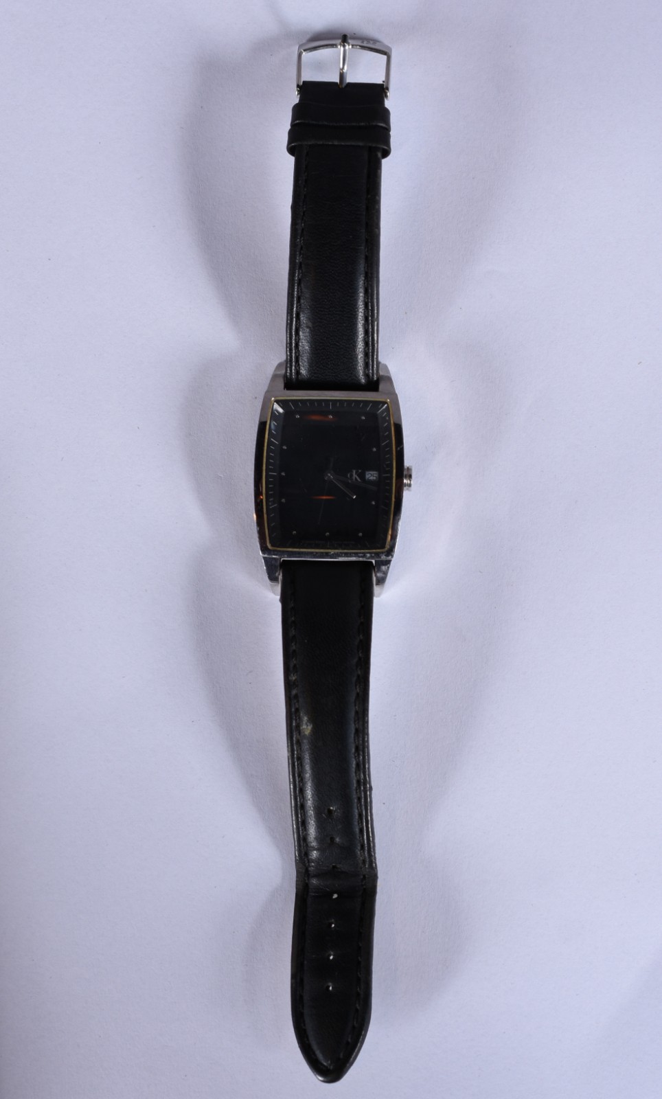 Relógio de pulso á quartz, pulseira de couro, funcionando. - foto 2 de 5