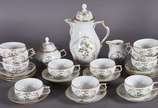 Aparelho de chá de porcelana Rozenthal composto... - Aparelho de chá de porcelana Rozenthal composto de: 11 xícaras com pires, leiteira, bule e açucareiro. Total:14 peças.