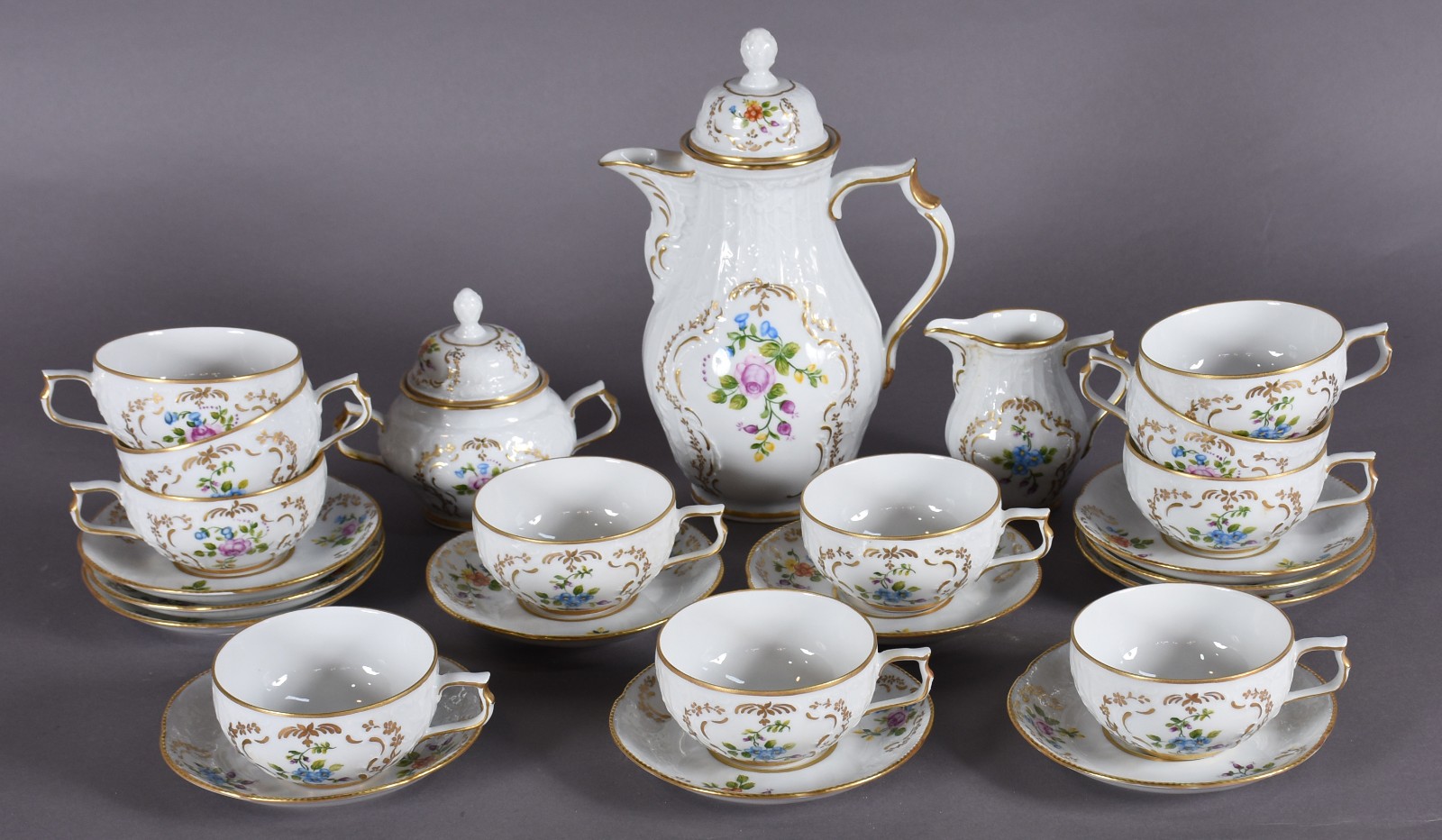 Aparelho de chá de porcelana Rozenthal composto de: 11 xícaras com... - foto 1 de 7
