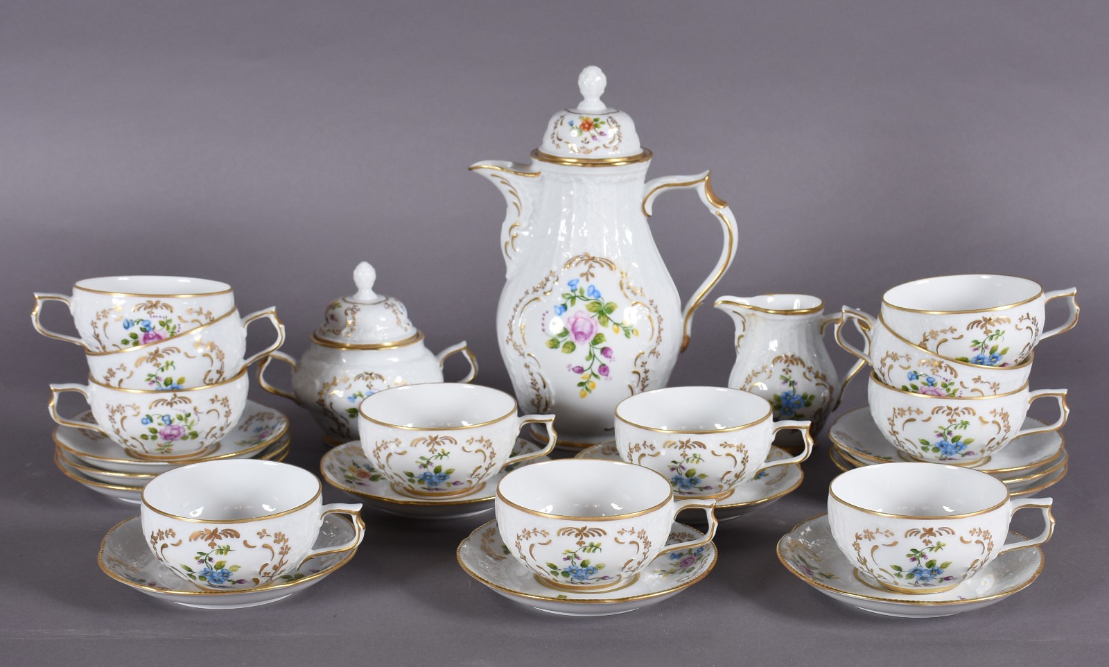 Aparelho de chá de porcelana Rozenthal composto de: 11 xícaras com... - foto 2 de 7