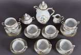 Aparelho de chá de porcelana Rozenthal composto... - Aparelho de chá de porcelana Rozenthal composto de: 11 xícaras com pires, leiteira, bule e açucareiro. Total:14 peças.