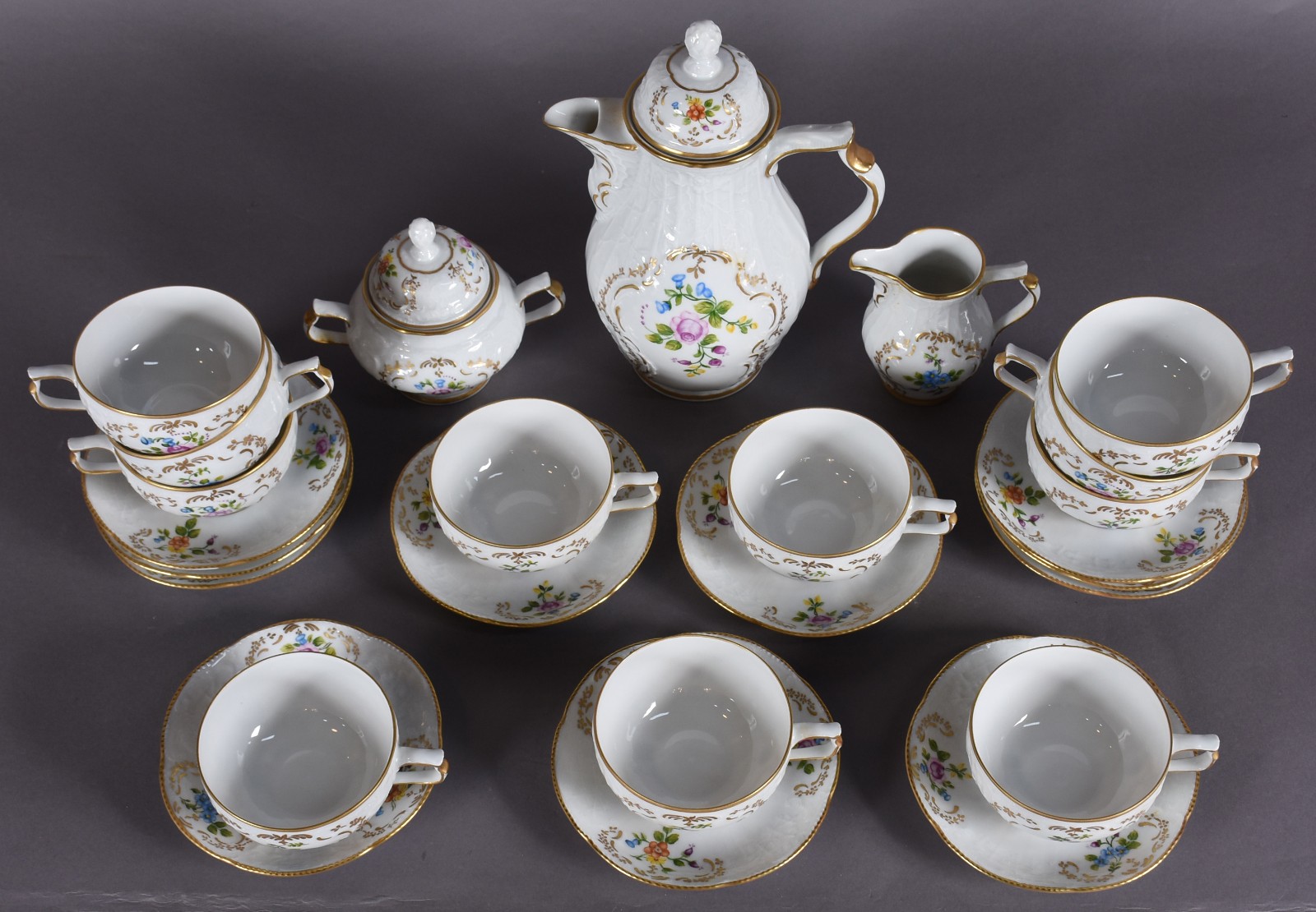 Aparelho de chá de porcelana Rozenthal composto de: 11 xícaras com... - foto 3 de 7