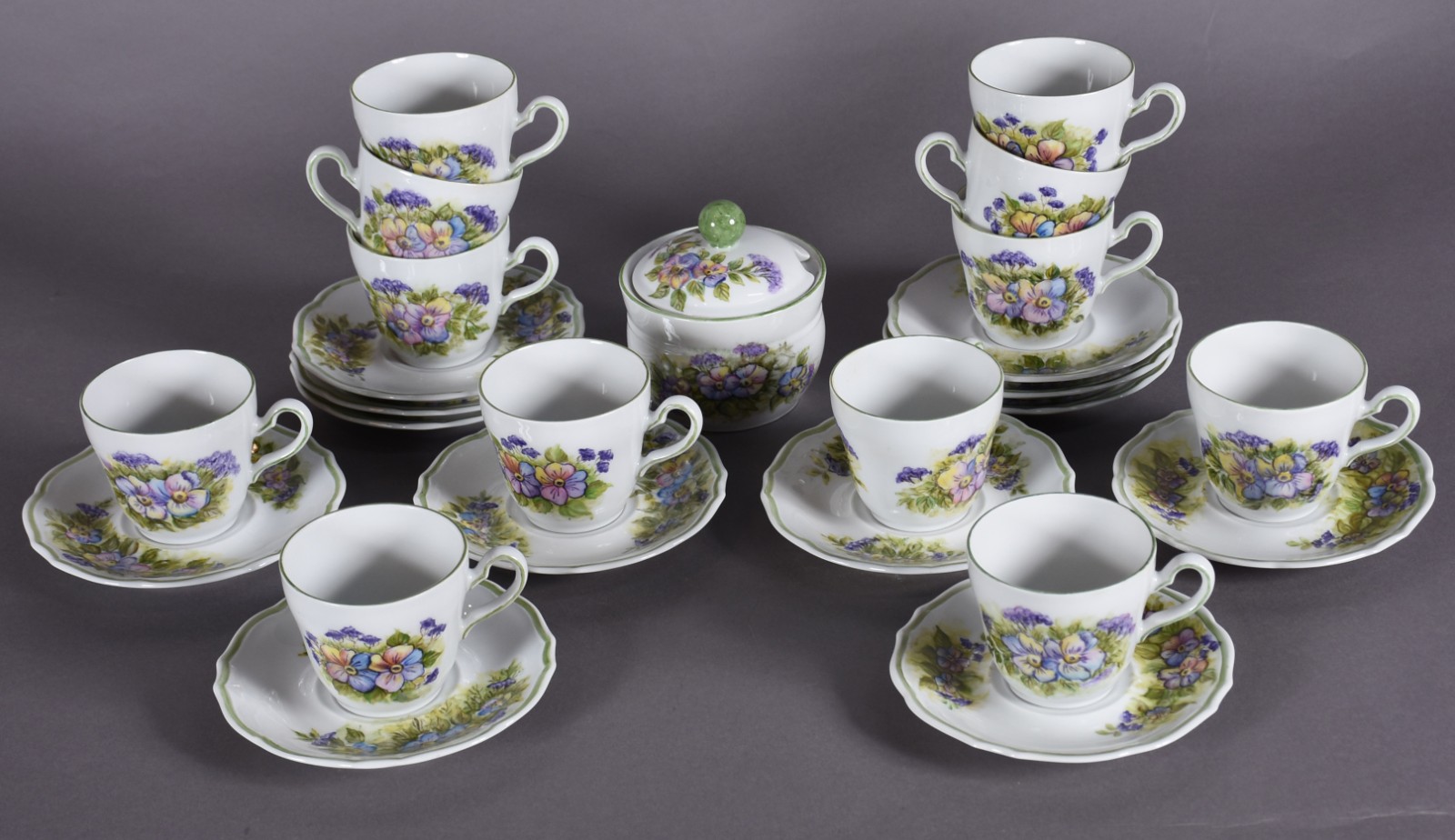 Doze xícaras com pires e açucareiro de porcelana Winterling - Germany... - foto 2 de 4