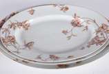 Limoges (1771),  - Aparelho de jantar de porcelana francesa composto de: 38 rasos( um com fio de cabelo, e bicados)<br>18 pratos fundos (2 com fio de cabelo e 4 com bica