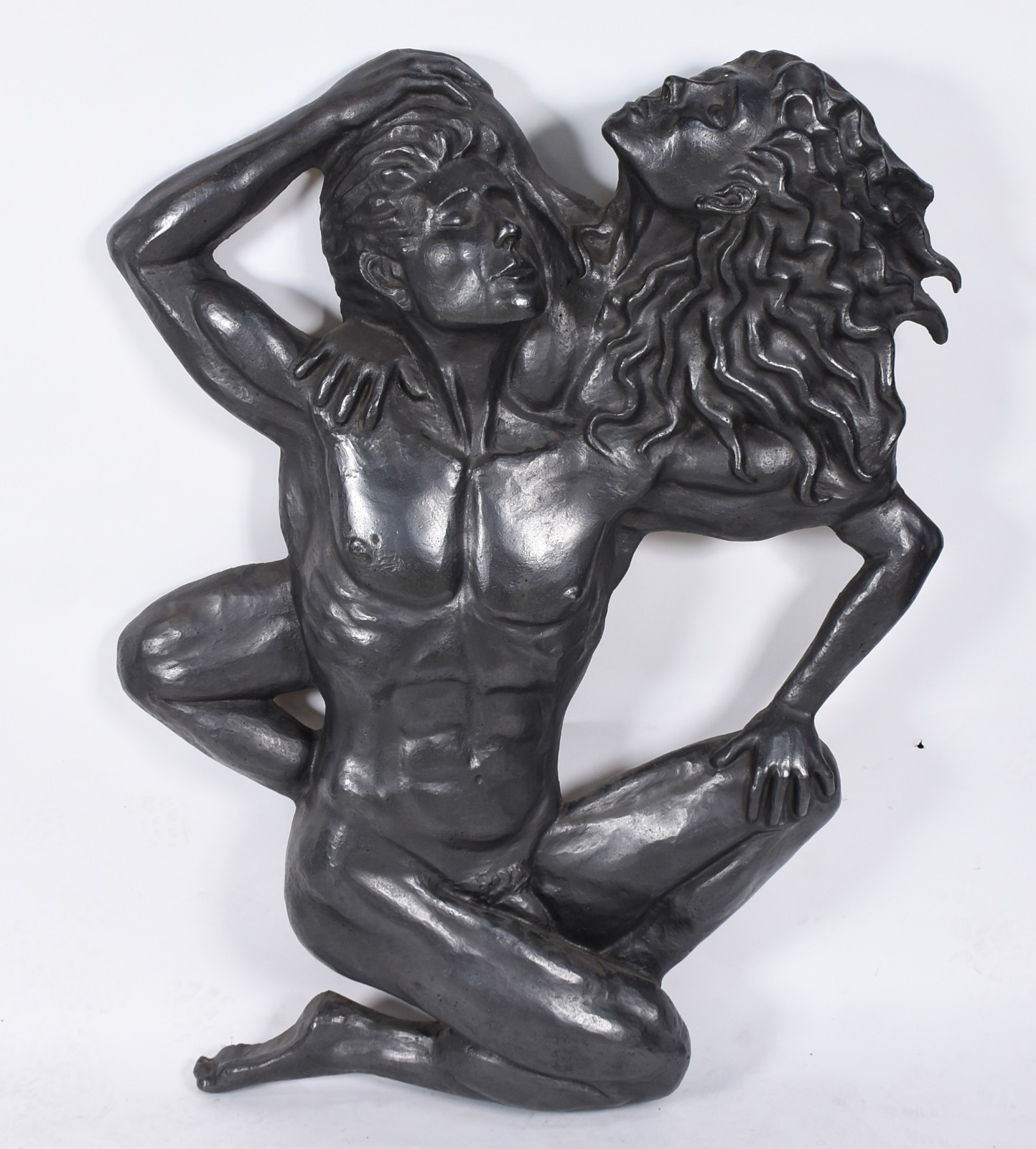 Escultura de parede de resina representando casal. - foto 1 de 4